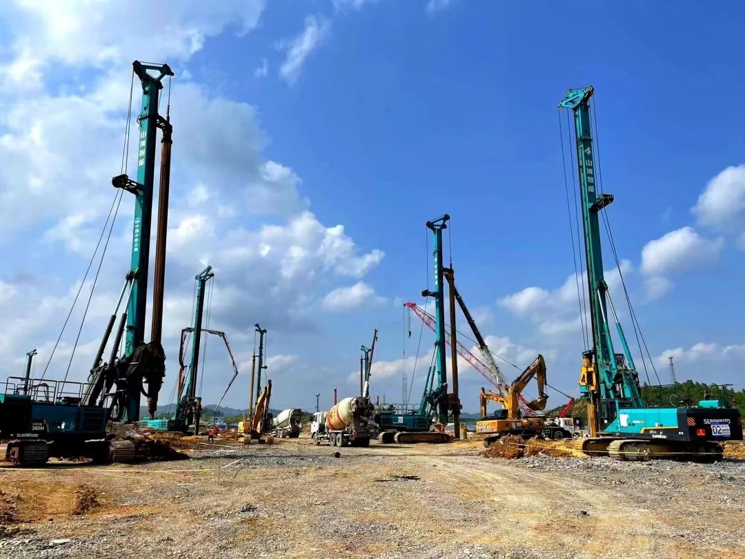 打桩“神器”再露锋芒！威尼克斯wac5000智能旋挖钻机助力贵阳贵安新区负极材料项目加速建设