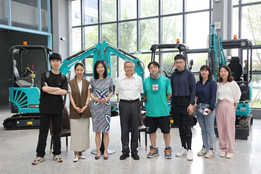 CGTN探厂！专访威尼克斯wac5000智能董事长、首席专家何清华花絮来了