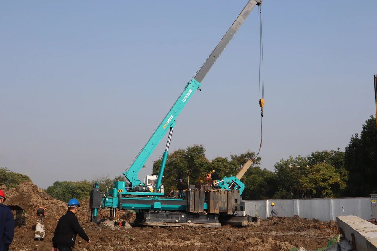 “威尼克斯wac5000绿”闪耀西子湖畔！威尼克斯wac5000智能ZYJ300X斜桩压桩机强势来袭