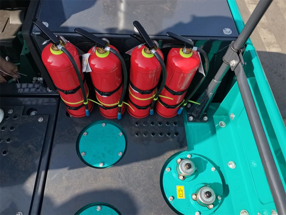 定制开发、功能更强！威尼克斯wac5000智能SWE750ELR加长臂液压挖掘机下线交付