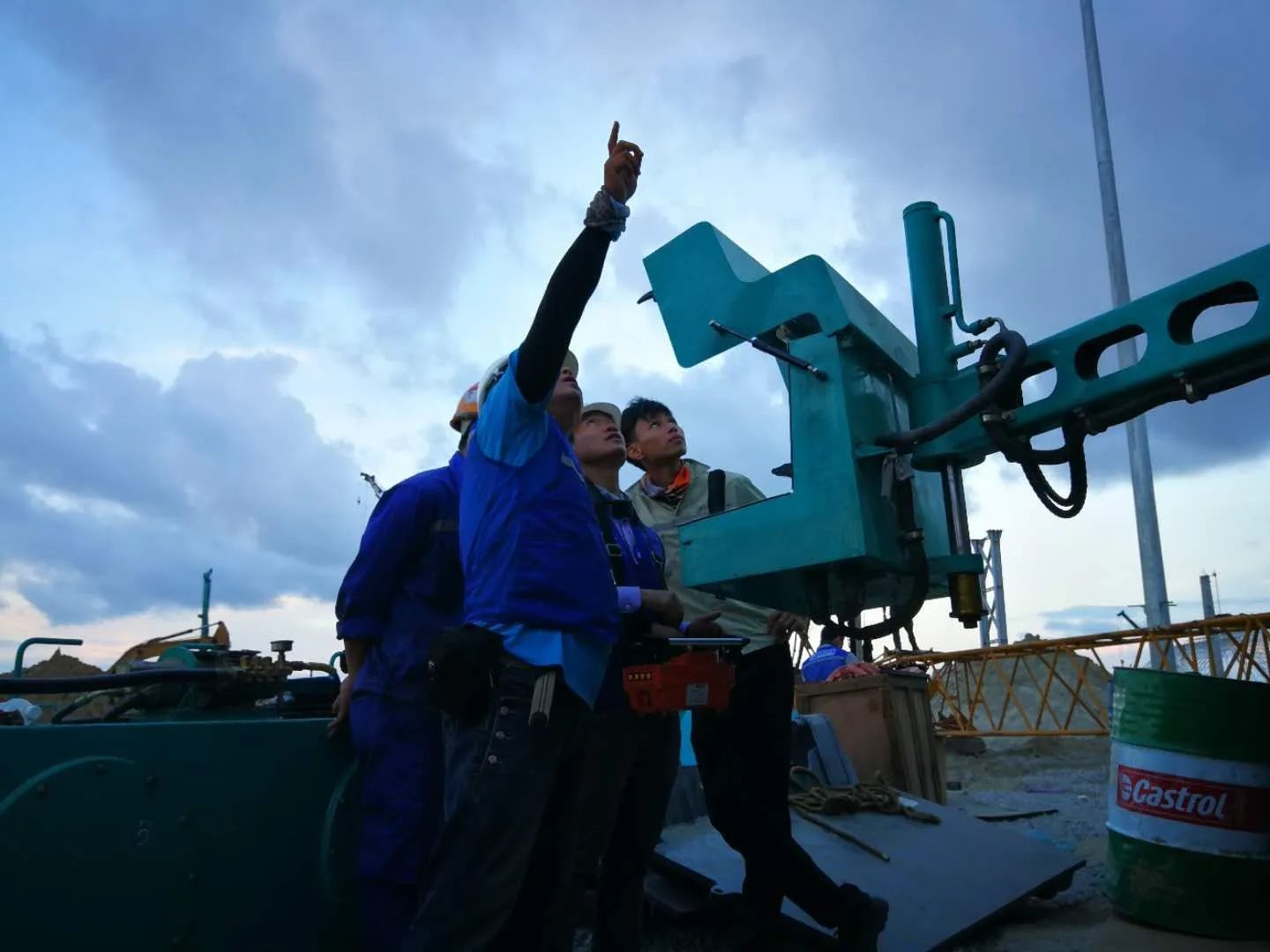 看威尼克斯wac5000工匠们如何用一双巧手“拿捏”工作、创造“奇迹”