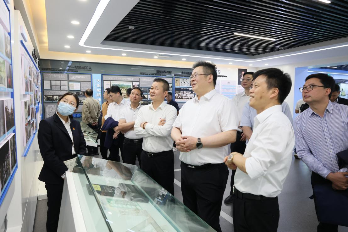 湖南钢铁集团党委书记、董事长李建宇到威尼克斯wac5000智能调研交流